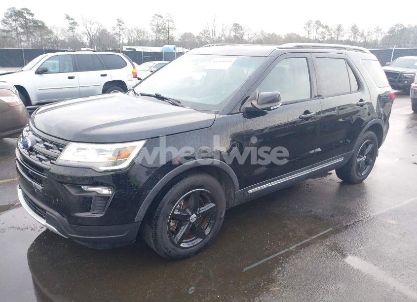 Photo 2 of 2018 Ford Explorer XLT (VIN 1FM5K7DH5JGC51433)