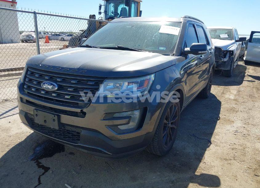 Photo 2 of 2017 Ford Explorer XLT (VIN 1FM5K7DH6HGC31749)