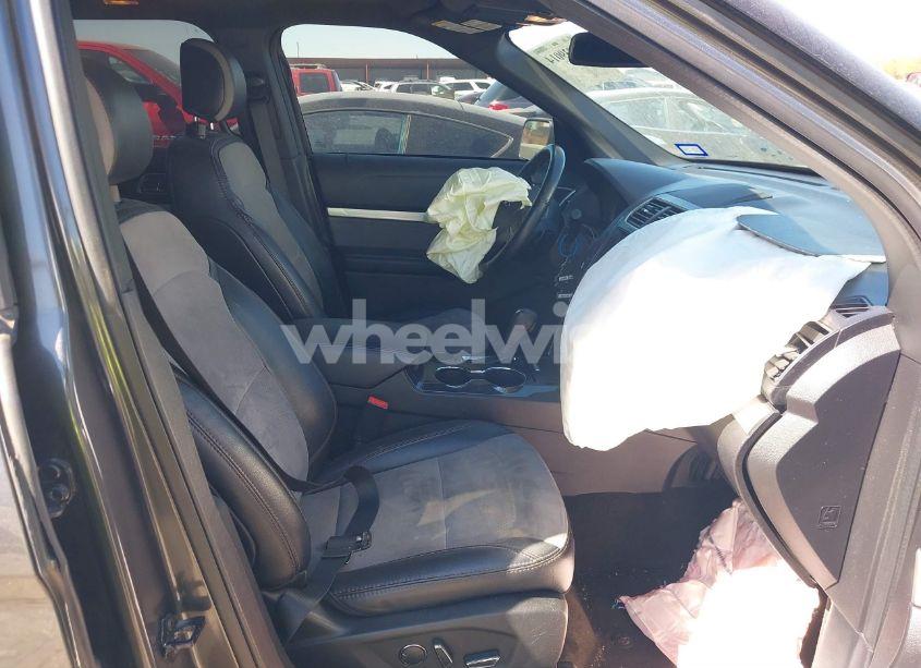 Photo 5 of 2017 Ford Explorer XLT (VIN 1FM5K7DH6HGC31749)