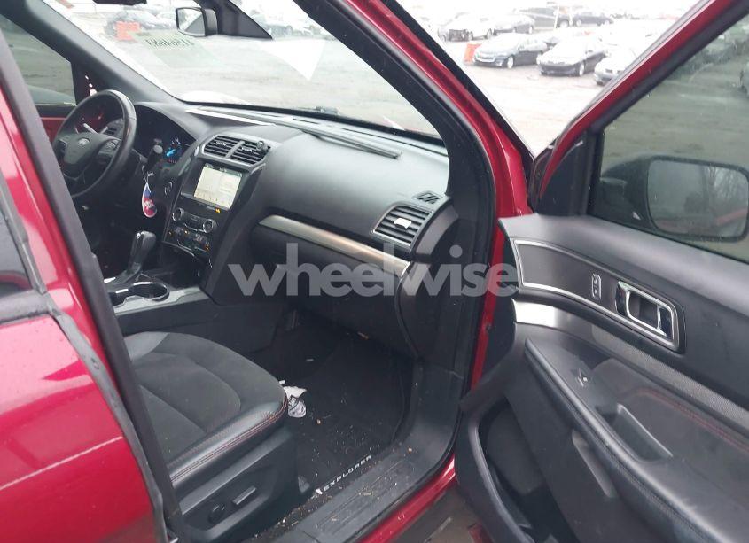 Photo 5 of 2019 Ford Explorer XLT (VIN 1FM5K7DH6KGA57902)