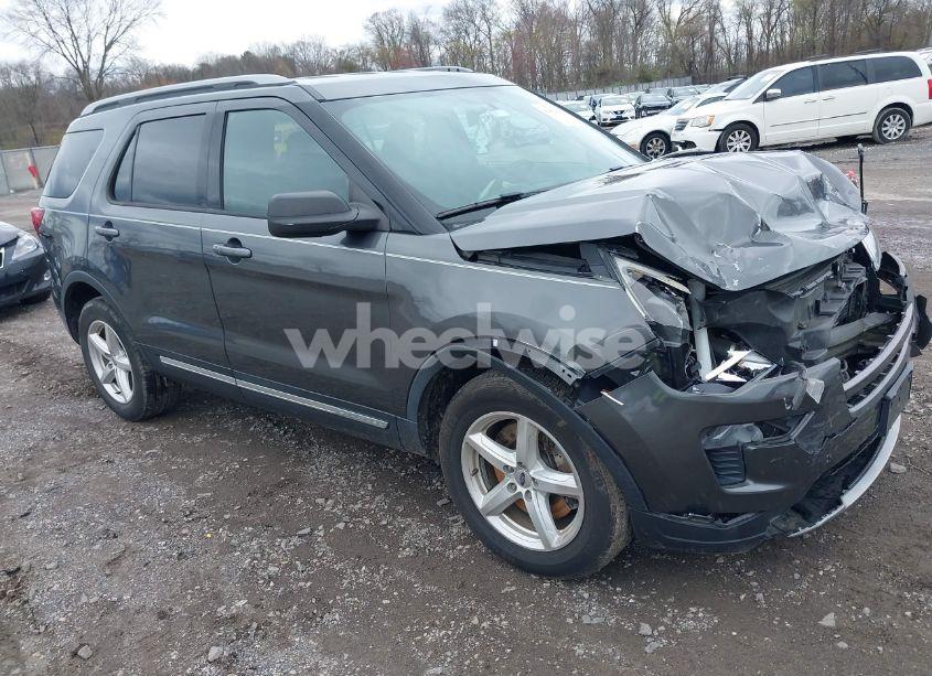 2019 Ford Explorer XLT (VIN 1FM5K7DH7KGA18445) main photo