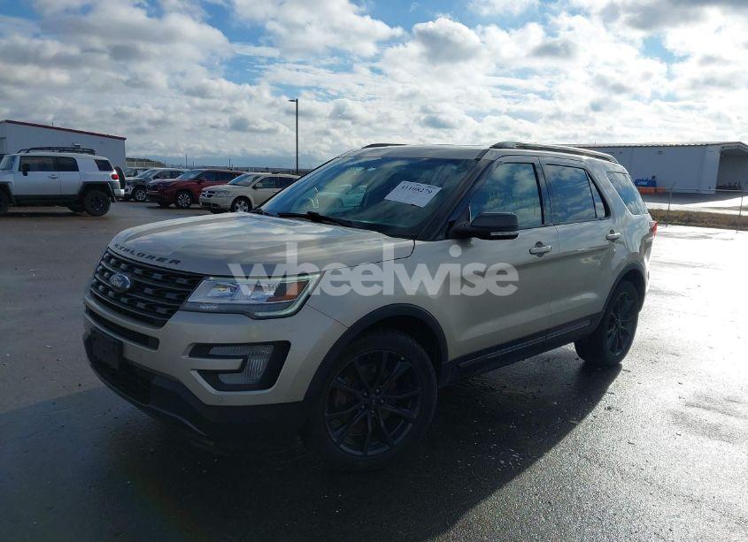 Photo 2 of 2017 Ford Explorer XLT (VIN 1FM5K7DH8HGE22766)