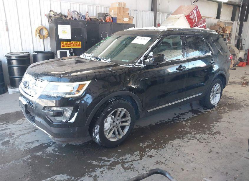 Photo 2 of 2017 Ford Explorer XLT (VIN 1FM5K7DH9HGA32078)