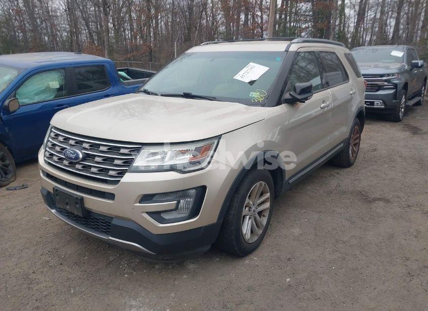 Photo 2 of 2017 Ford Explorer XLT (VIN 1FM5K7DH9HGB50728)