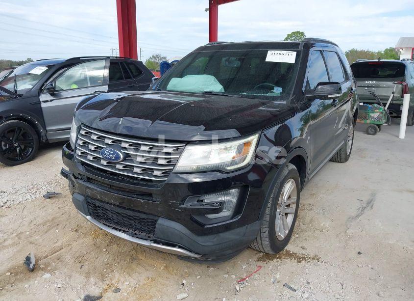 Photo 2 of 2017 Ford Explorer XLT (VIN 1FM5K7DH9HGC45211)