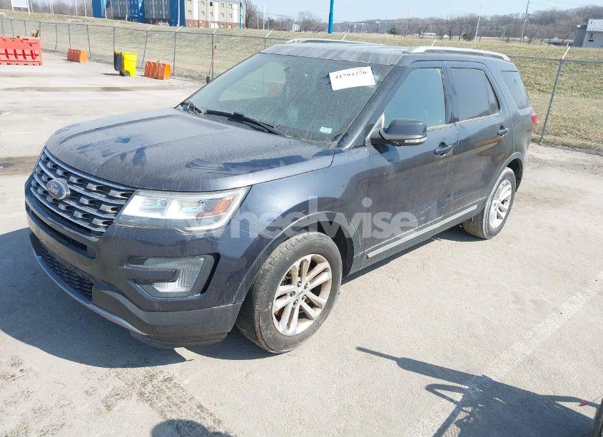 Photo 2 of 2017 Ford Explorer XLT (VIN 1FM5K7DH9HGC99656)