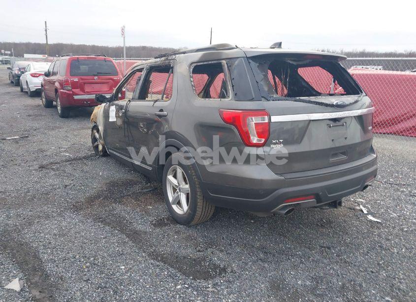 Photo 3 of 2018 Ford Explorer XLT (VIN 1FM5K7DH9JGC24025)