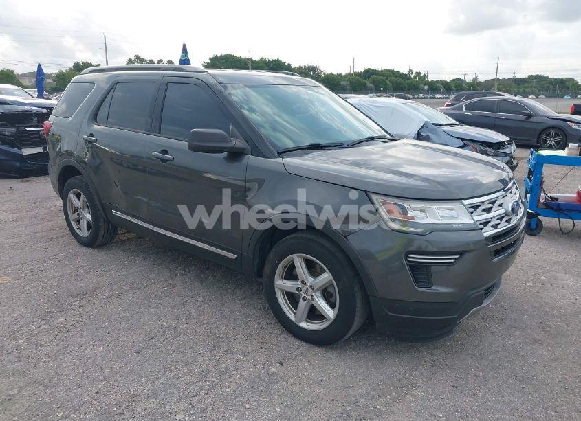 2019 Ford Explorer XLT (VIN 1FM5K7DH9KGB51739) main photo
