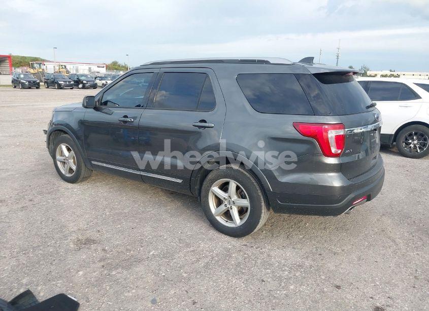 Photo 3 of 2019 Ford Explorer XLT (VIN 1FM5K7DH9KGB51739)