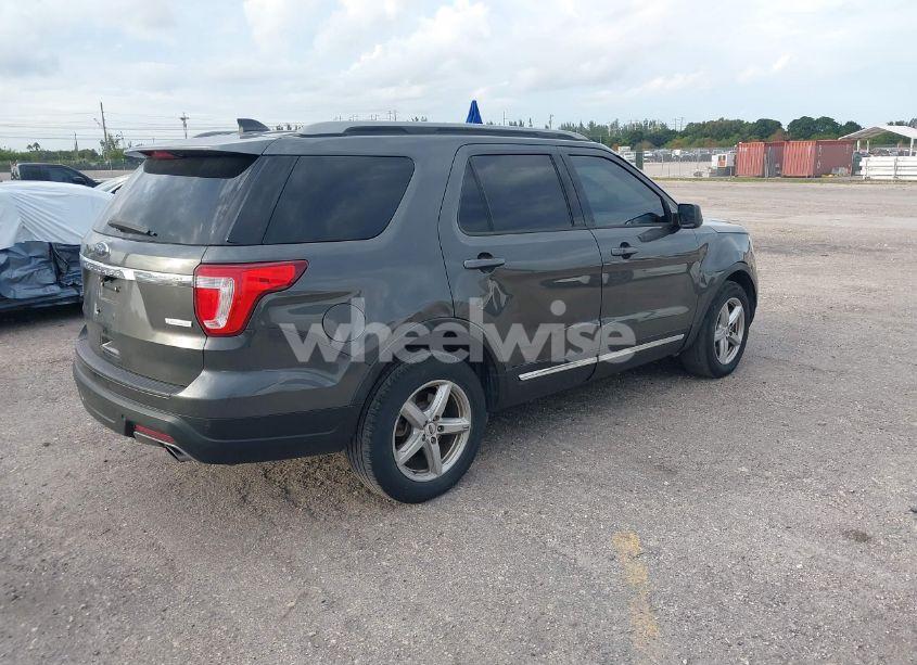 Photo 4 of 2019 Ford Explorer XLT (VIN 1FM5K7DH9KGB51739)