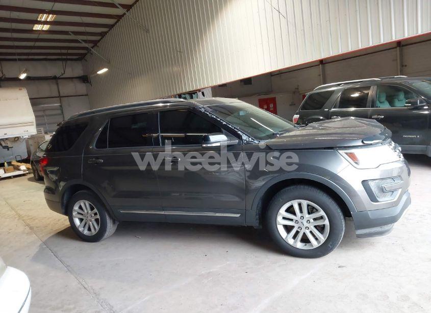 Photo 13 of 2016 Ford Explorer XLT (VIN 1FM5K7DHXGGA32623)