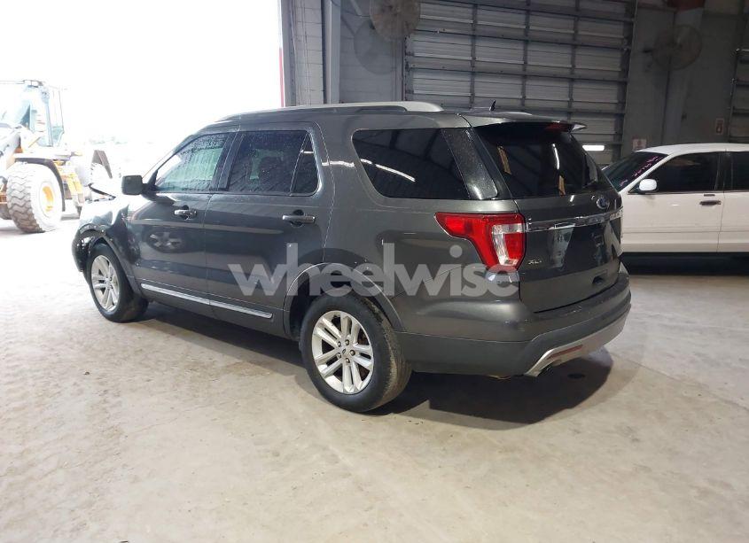 Photo 3 of 2016 Ford Explorer XLT (VIN 1FM5K7DHXGGA32623)