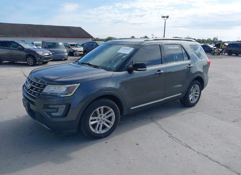 Photo 2 of 2016 Ford Explorer XLT (VIN 1FM5K7DHXGGC64526)