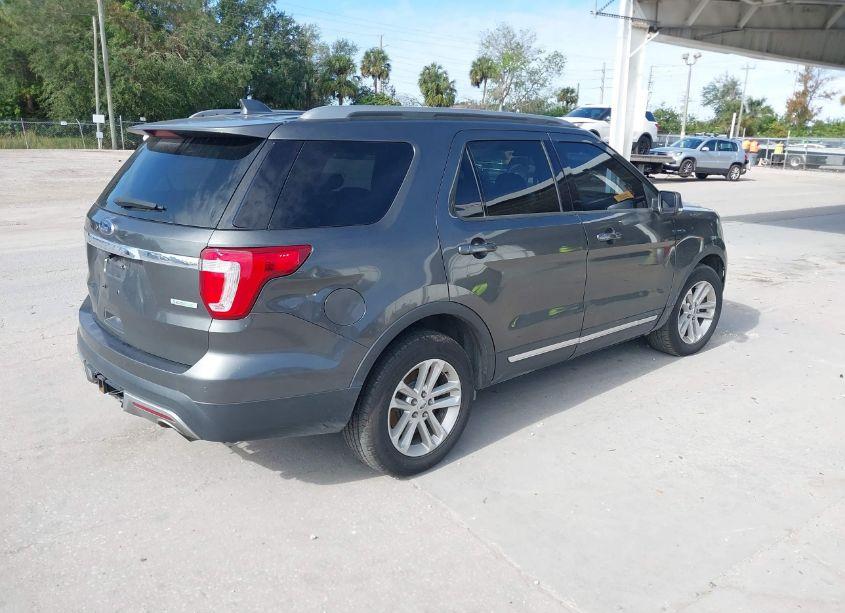 Photo 4 of 2016 Ford Explorer XLT (VIN 1FM5K7DHXGGC64526)