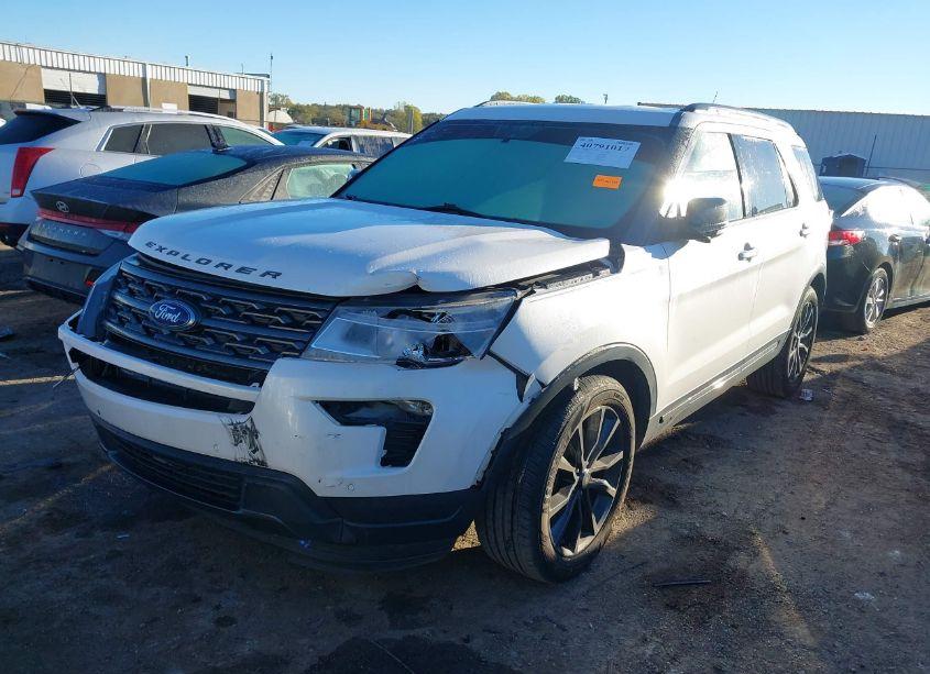 Photo 2 of 2018 Ford Explorer XLT (VIN 1FM5K7DHXJGA91453)