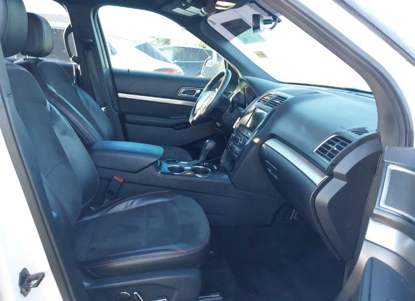 Photo 5 of 2018 Ford Explorer XLT (VIN 1FM5K7DHXJGA91453)