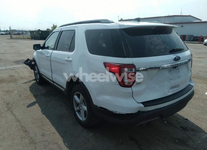Photo 3 of 2018 Ford Explorer XLT (VIN 1FM5K7DHXJGC42453)