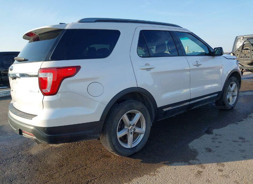 Photo 4 of 2019 Ford Explorer XLT (VIN 1FM5K7DHXKGA06919)