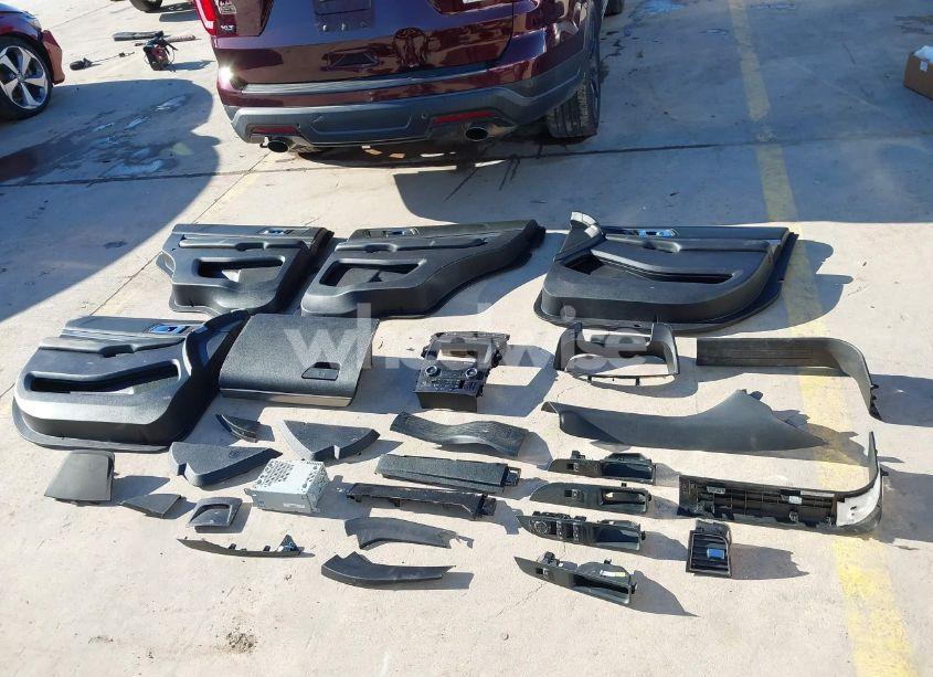 Photo 12 of 2019 Ford Explorer XLT (VIN 1FM5K7DHXKGA76677)