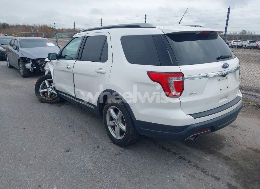 Photo 3 of 2019 Ford Explorer XLT (VIN 1FM5K7DHXKGB34352)