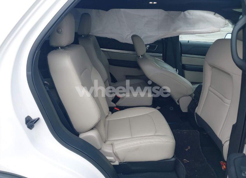 Photo 8 of 2019 Ford Explorer XLT (VIN 1FM5K7DHXKGB34352)