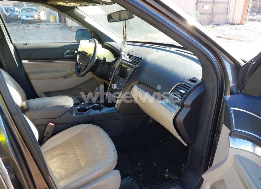 Photo 5 of 2018 Ford Explorer LIMITED (VIN 1FM5K7F80JGB11366)