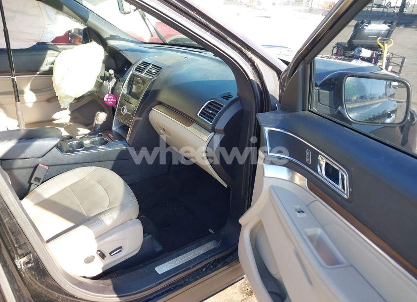 Photo 5 of 2018 Ford Explorer LIMITED (VIN 1FM5K7F80JGB67601)