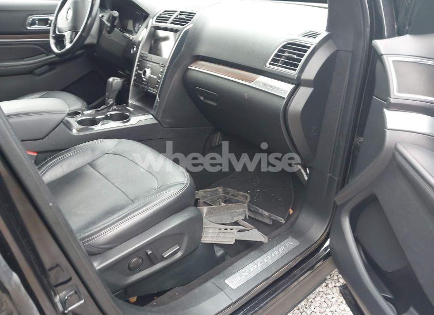 Photo 5 of 2019 Ford Explorer LIMITED (VIN 1FM5K7F81KGB11751)