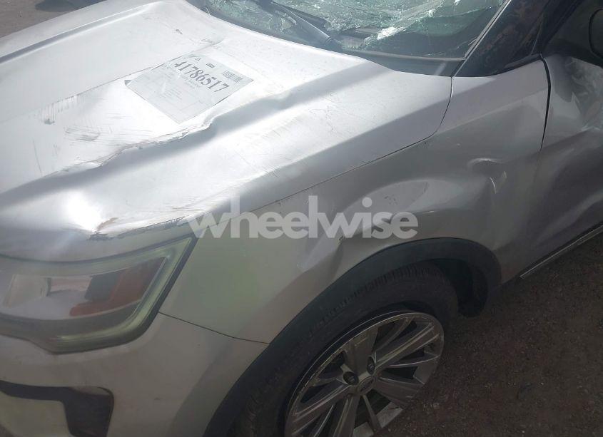 Photo 6 of 2018 Ford Explorer LIMITED (VIN 1FM5K7F82JGA46942)