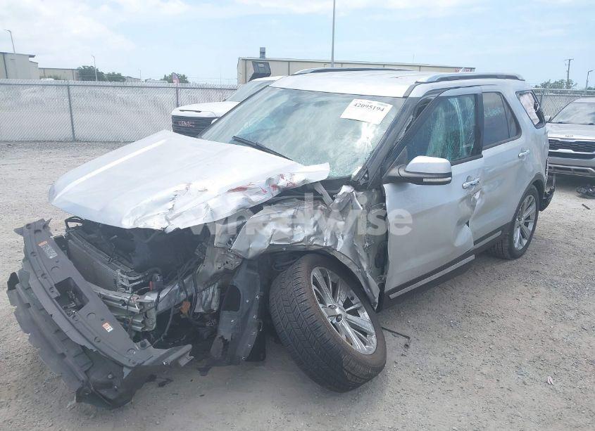 Photo 2 of 2019 Ford Explorer LIMITED (VIN 1FM5K7F82KGA11139)