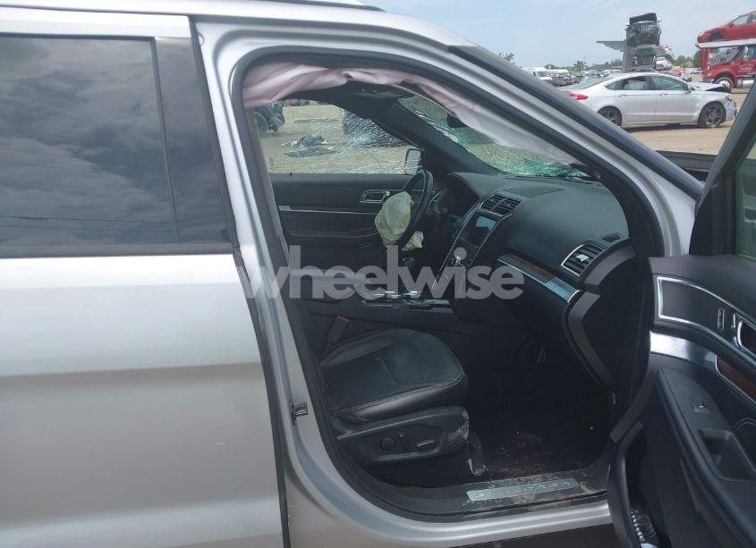 Photo 5 of 2019 Ford Explorer LIMITED (VIN 1FM5K7F82KGA11139)