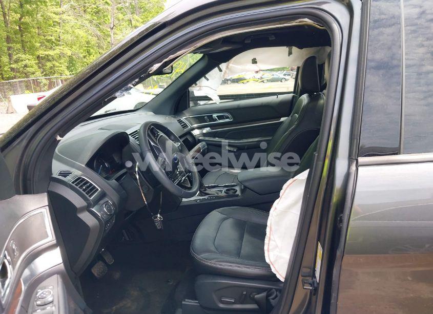 Photo 5 of 2019 Ford Explorer LIMITED (VIN 1FM5K7F83KGB03425)