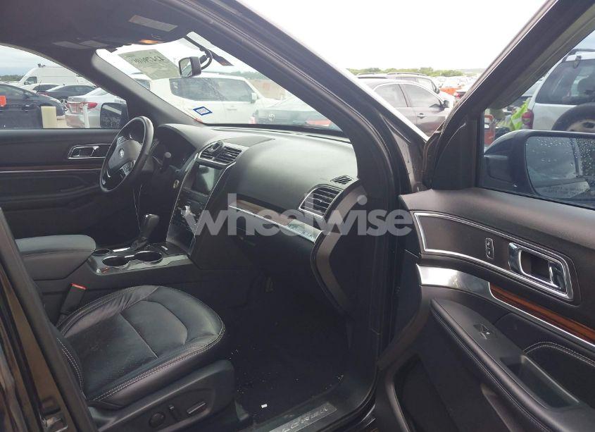 Photo 5 of 2019 Ford Explorer LIMITED (VIN 1FM5K7F85KGB48513)