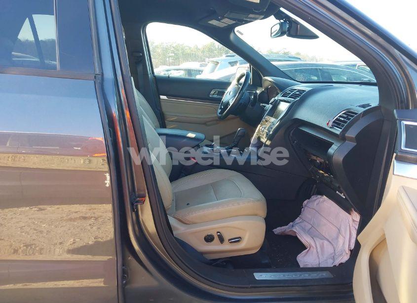 Photo 5 of 2016 Ford Explorer LIMITED (VIN 1FM5K7F88GGC20053)