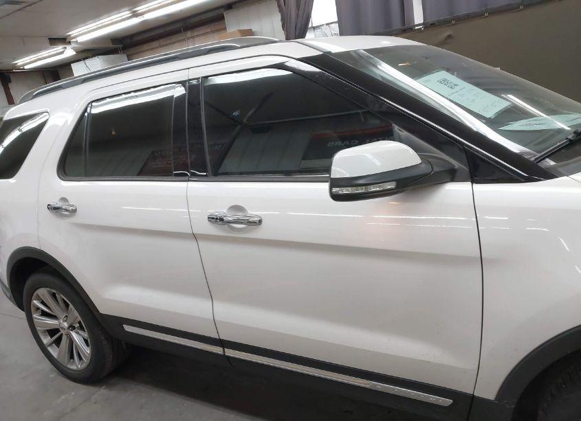Photo 13 of 2018 Ford Explorer LIMITED (VIN 1FM5K7F88JGC41895)