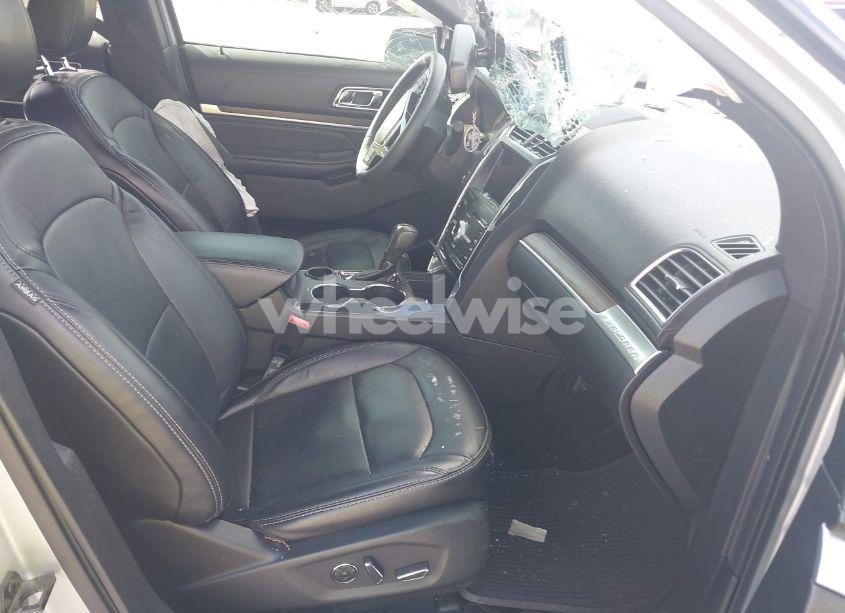 Photo 5 of 2018 Ford Explorer LIMITED (VIN 1FM5K7F89JGB85370)