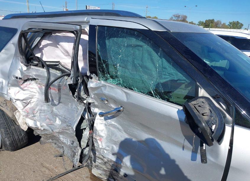 Photo 6 of 2018 Ford Explorer LIMITED (VIN 1FM5K7FH2JGC70048)