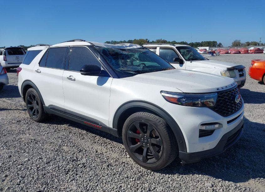 2022 Ford Explorer ST (VIN 1FM5K7GC5NGA45048) main photo