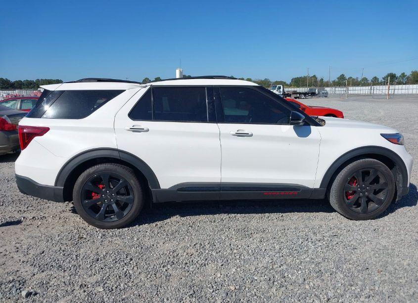 Photo 13 of 2022 Ford Explorer ST (VIN 1FM5K7GC5NGA45048)