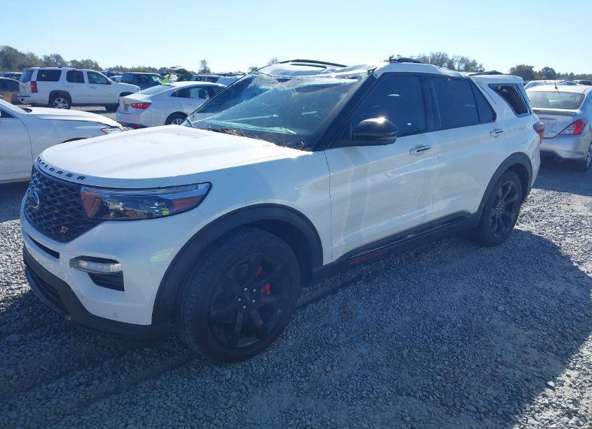 Photo 2 of 2022 Ford Explorer ST (VIN 1FM5K7GC5NGA45048)