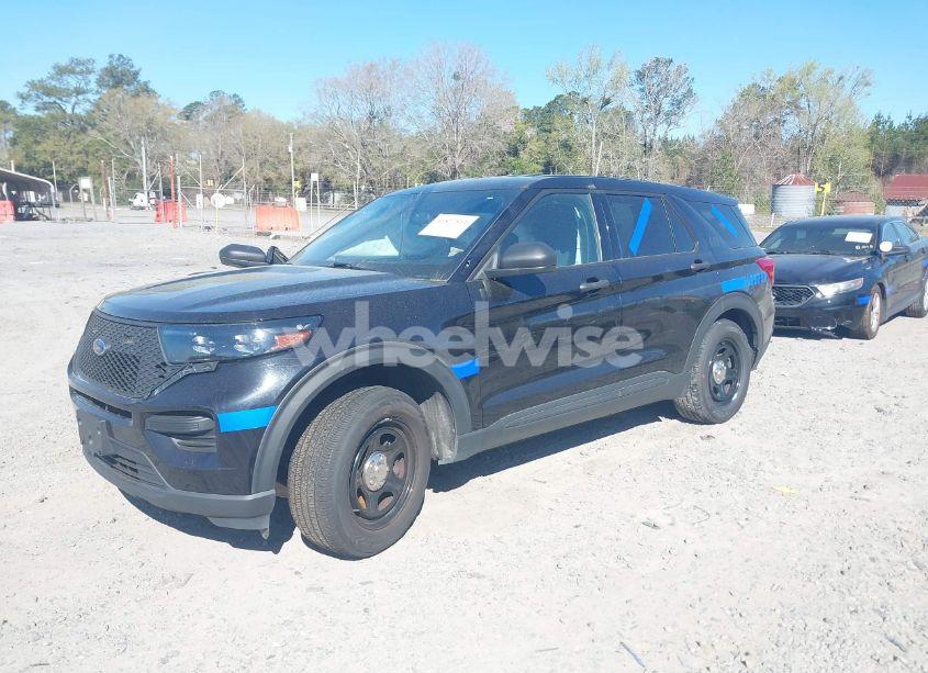 Photo 2 of 2021 Ford Police INTERCEPTOR (VIN 1FM5K8AB0MGB98697)