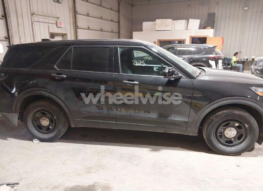 Photo 13 of 2025 Ford Police INTERCEPTOR (VIN 1FM5K8AB0SGA03033)