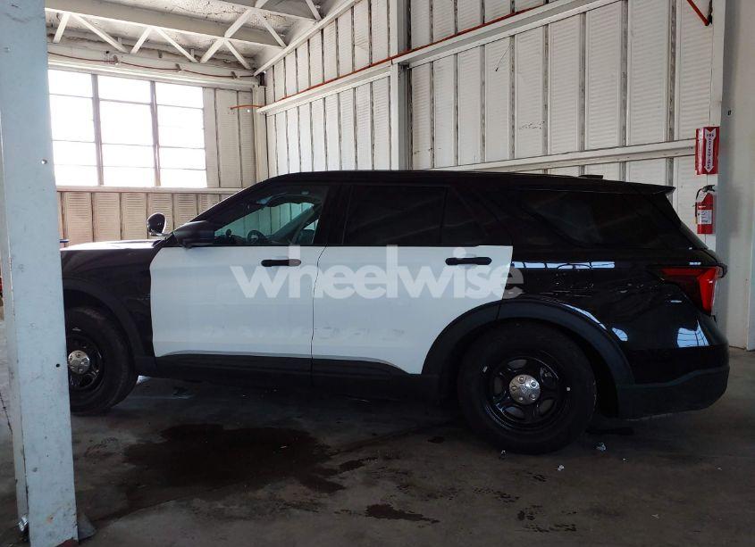 Photo 14 of 2025 Ford Police INTERCEPTOR (VIN 1FM5K8AB1SGA33769)