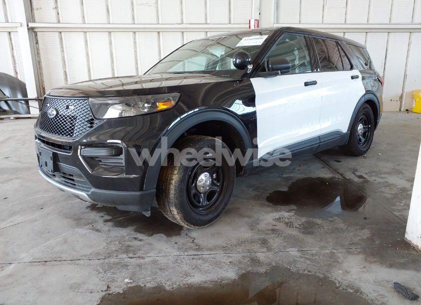 Photo 2 of 2025 Ford Police INTERCEPTOR (VIN 1FM5K8AB1SGA33769)