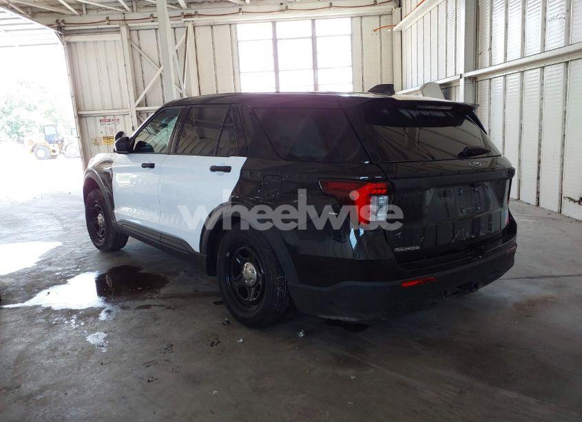 Photo 3 of 2025 Ford Police INTERCEPTOR (VIN 1FM5K8AB1SGA33769)