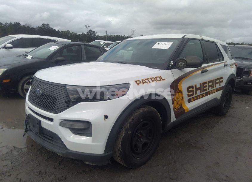 Photo 2 of 2020 Ford Police INTERCEPTOR UTILITY (VIN 1FM5K8AB2LGA41977)
