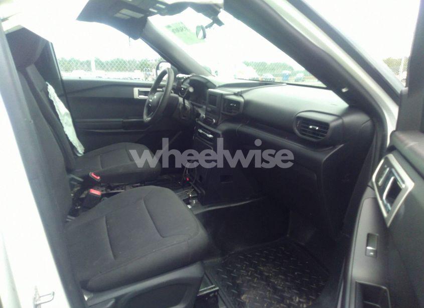 Photo 5 of 2020 Ford Police INTERCEPTOR UTILITY (VIN 1FM5K8AB2LGA41977)