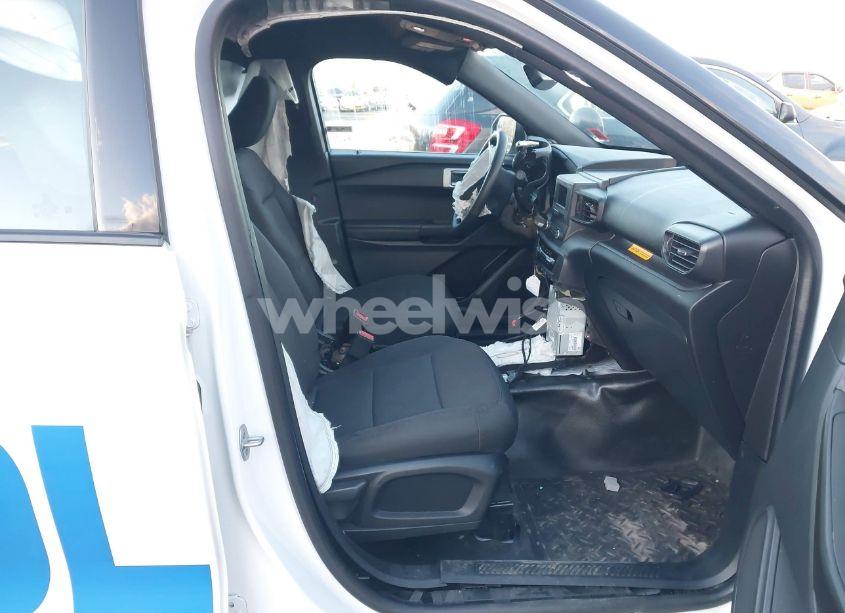 Photo 5 of 2021 Ford Police INTERCEPTOR (VIN 1FM5K8AB2MGC20490)