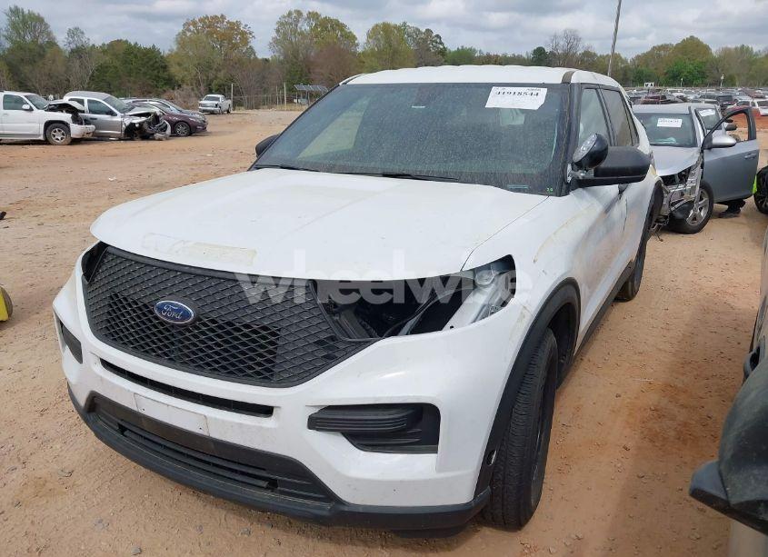 Photo 2 of 2022 Ford Explorer POLICE INTERCEPTOR (VIN 1FM5K8AB4NGA07672)