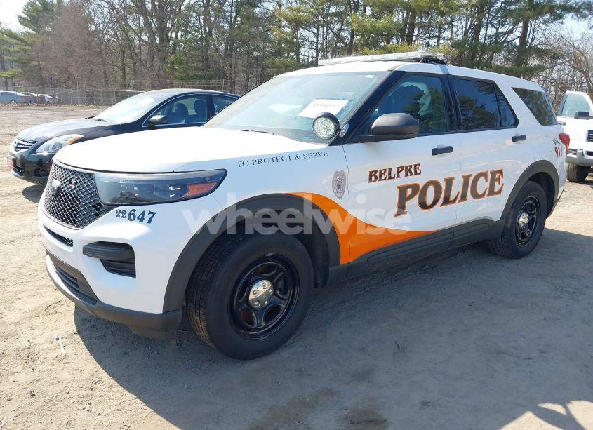 Photo 2 of 2022 Ford Police INTERCEPTOR (VIN 1FM5K8AB7NGB17647)